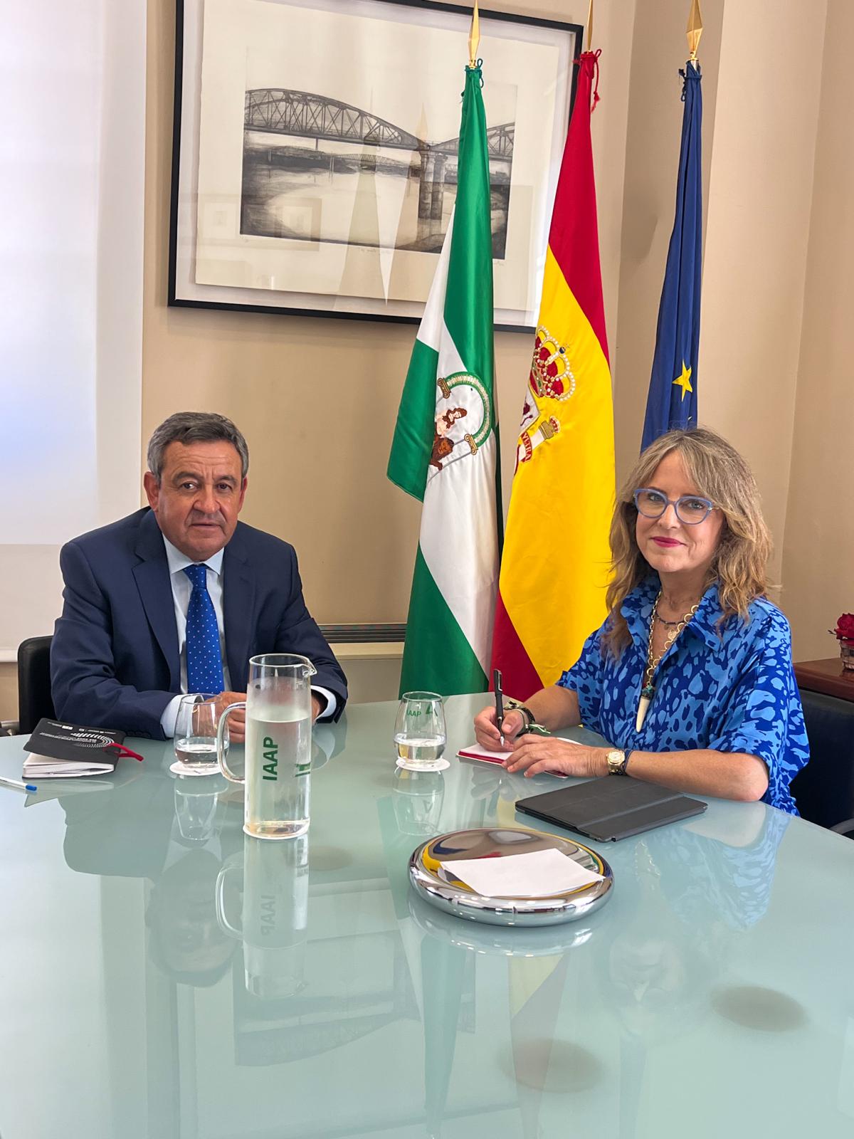 Reunión del director del IAAP con la delegada de la Junta de Andalucía en Bruselas.