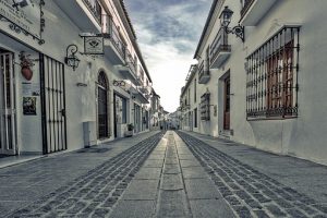 Una calle de un pueblo andaluz