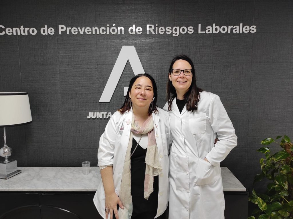 Yolanda Puntas Robleda y M.ª Pilar Márquez Aragundez, enfermeras del Centro de Prevención de Riesgos Laborales de Sevilla